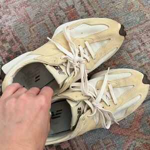 New Balance 327 Cream